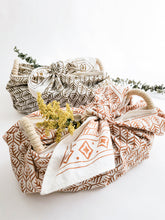 Load image into Gallery viewer, Bread Warmer & Basket Gift Set with Tea Towel - Flower